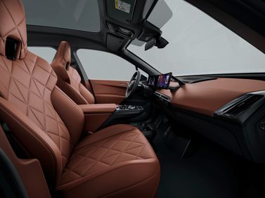 BMW iX I (I20) فيس ليفت، دفع رباعي 5 أبواب — المقاعد الأمامية