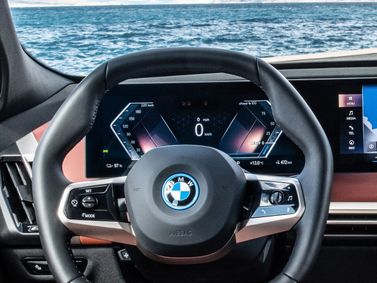BMW iX I (I20)، دفع رباعي 5 أبواب — عجلة القيادة