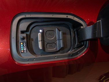 BMW iX I (I20)، دفع رباعي 5 أبواب — منظر عام للسيارة