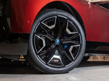 BMW iX I (I20)، دفع رباعي 5 أبواب — جنط العجلة