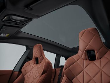 BMW iX I (I20) فيس ليفت، دفع رباعي 5 أبواب — المقاعد الأمامية