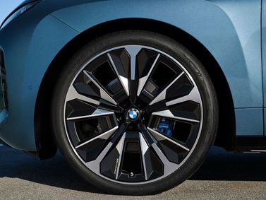 BMW iX I (I20) فيس ليفت، دفع رباعي 5 أبواب — جنط العجلة