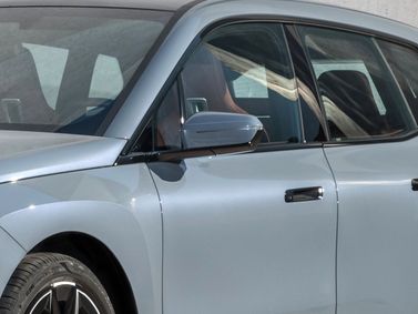 BMW iX I (I20)، دفع رباعي 5 أبواب — مرآة جانبية