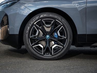 BMW iX I (I20)، دفع رباعي 5 أبواب — جنط العجلة