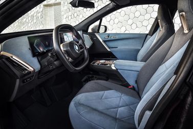 BMW iX I (I20)، دفع رباعي 5 أبواب — منطقة السائق
