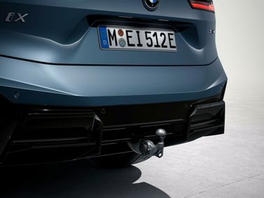 BMW iX I (I20) فيس ليفت، دفع رباعي 5 أبواب — منظر خلفي