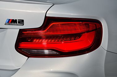 BMW M2 عملية فيس ليفت F87، كوبيه — المصباح الخلفي