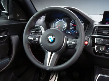 BMW M2 عملية فيس ليفت F87، كوبيه — عجلة القيادة