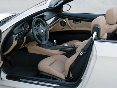 BMW M3 IV (E90)، قابلة للتحويل — منطقة السائق