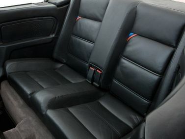 BMW M3 I (E30)، قابلة للتحويل — المقاعد الخلفية