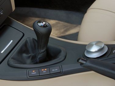 BMW M3 IV (E90)، كوبيه — محدد ناقل الحركة
