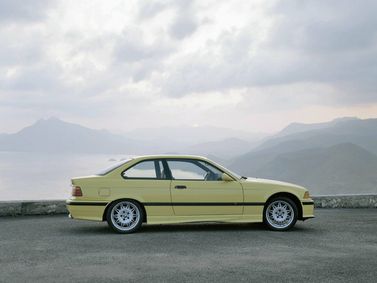 BMW M3 II (E36)، كوبيه — منظر من الجانب الأيمن