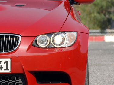 BMW M3 IV (E90)، كوبيه — الجزء الأمامي من السيارة عن قرب