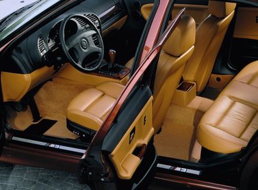 BMW M3 II (E36)، سيدان — منظر عام للمقصورة