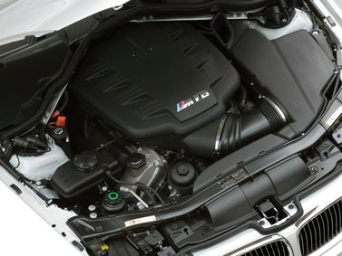 BMW M3 IV (E90)، قابلة للتحويل — حجرة المحرك