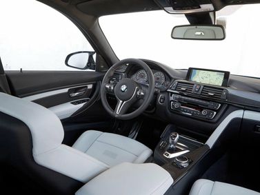 BMW M3 V (F80)، سيدان — منطقة السائق