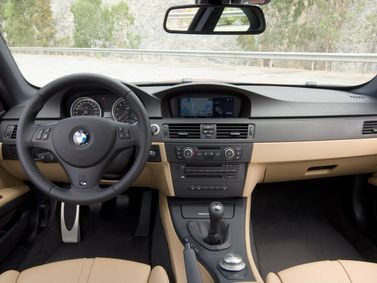 BMW M3 IV (E90)، سيدان — لوحة القيادة