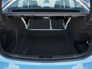 BMW M3 V (F80)، سيدان — حجرة الأمتعة