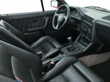 BMW M3 I (E30)، قابلة للتحويل — منطقة السائق