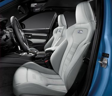BMW M3 V (F80)، سيدان — المقاعد الأمامية