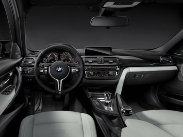 BMW M3 V (F80)، سيدان — لوحة القيادة