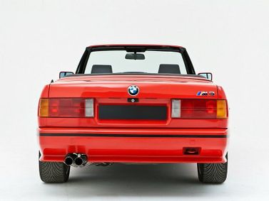 BMW M3 I (E30)، قابلة للتحويل — منظر خلفي