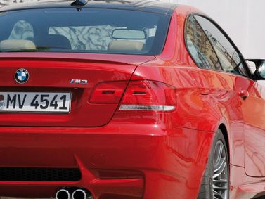 BMW M3 IV (E90)، كوبيه — منظر خلفي أيمن