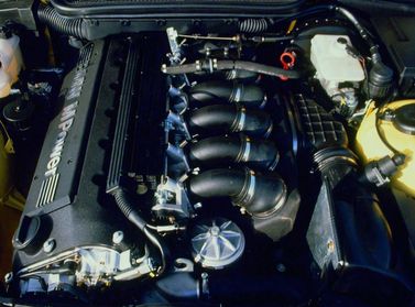 BMW M3 II (E36)، قابلة للتحويل — حجرة المحرك