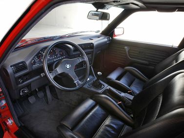 BMW M3 I (E30)، كوبيه — منطقة السائق