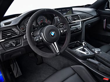 BMW M4 عملية فيس ليفت F82/F83، كوبيه — منطقة السائق