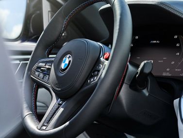 BMW M4 G82/G83، قابلة للتحويل — عجلة القيادة