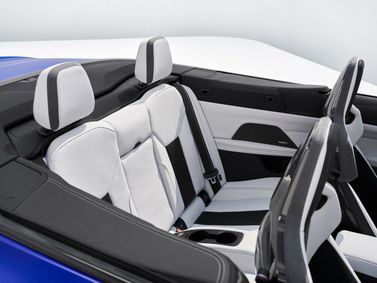 BMW M4 G82/G83، قابلة للتحويل — المقاعد الخلفية