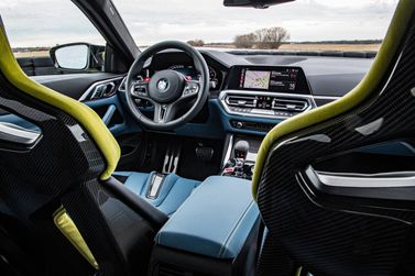 BMW M4 G82/G83، كوبيه — منطقة السائق