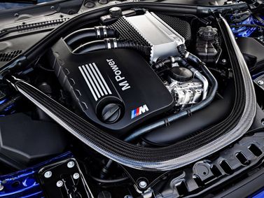 BMW M4 عملية فيس ليفت F82/F83، كوبيه — حجرة المحرك