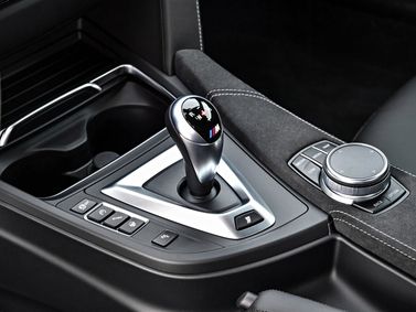 BMW M4 عملية فيس ليفت F82/F83، كوبيه — محدد ناقل الحركة