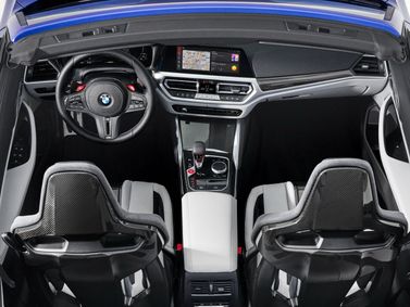 BMW M4 G82/G83، قابلة للتحويل — منظر عام للمقصورة
