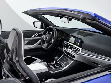 BMW M4 G82/G83، قابلة للتحويل — منطقة السائق