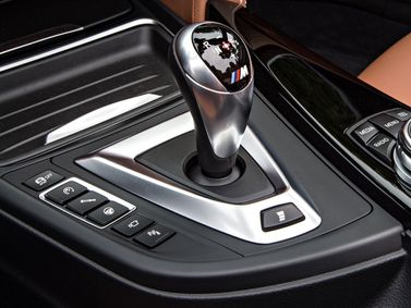 BMW M4 F82/F83، قابلة للتحويل — محدد ناقل الحركة