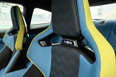 BMW M4 G82/G83، كوبيه — المقاعد الأمامية
