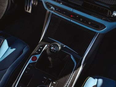 BMW M4 G82/G83 Рестайлинг, Купе — селектор коробки передач