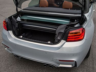BMW M4 F82/F83، قابلة للتحويل — حجرة الأمتعة