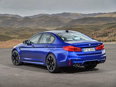 BMW M5 السادس (F90)، سيدان — منظر خلفي أيمن