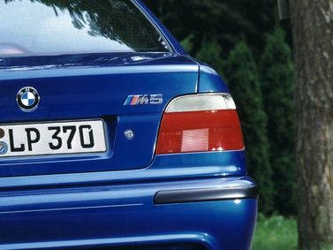 BMW M5 III (E39)، سيدان — الجزء الخلفي من السيارة عن قرب