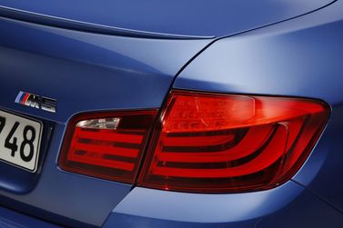 BMW M5 V (F10)، سيدان — المصباح الخلفي