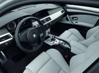 BMW M5 IV (E60/E61)، واجون 5 أبواب — منطقة السائق