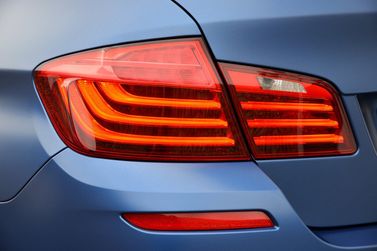 BMW M5 عملية فيس ليفت V (F10)، سيدان — المصباح الخلفي