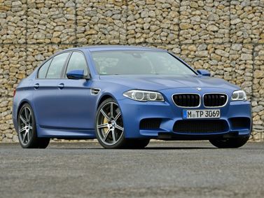 BMW M5 عملية فيس ليفت V (F10)، سيدان — منظر أمامي أيمن