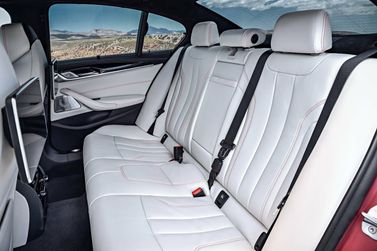 BMW M5 السادس (F90)، سيدان — المقاعد الخلفية