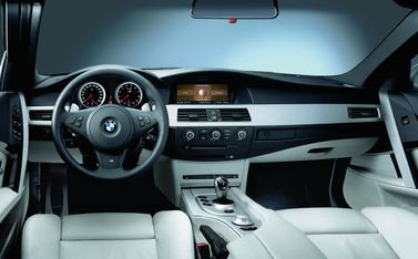 BMW M5 IV (E60/E61)، واجون 5 أبواب — لوحة القيادة