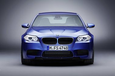 BMW M5 V (F10)، سيدان — منظر أمامي